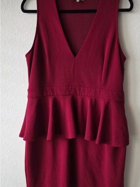 Sleeveless Peplum V-Neck Dress in Berry Red